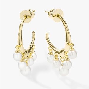 Melinda Maria She’s so Chic pearl gold hoop earrings